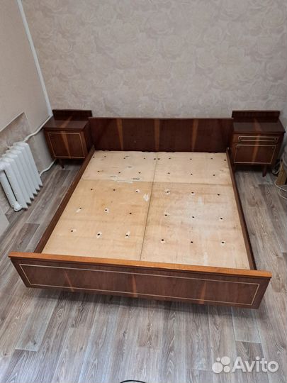 Кровать двуспальная, тумбочки