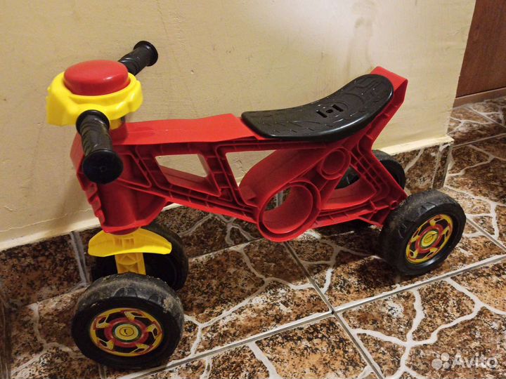 Продам беговел