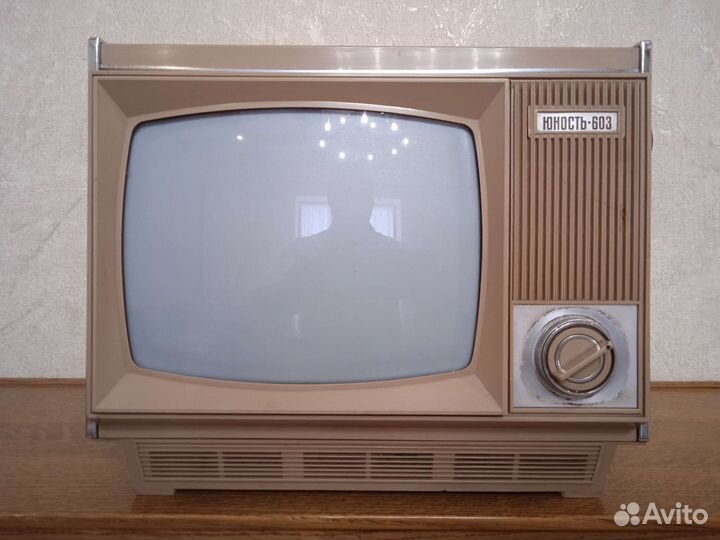 Телевизор СССР юность 603