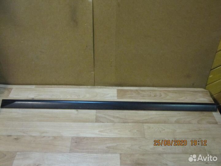 Молдинг двери передний левый Audi A2 8Z0854939A