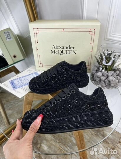 Кроссовки женские в стразах