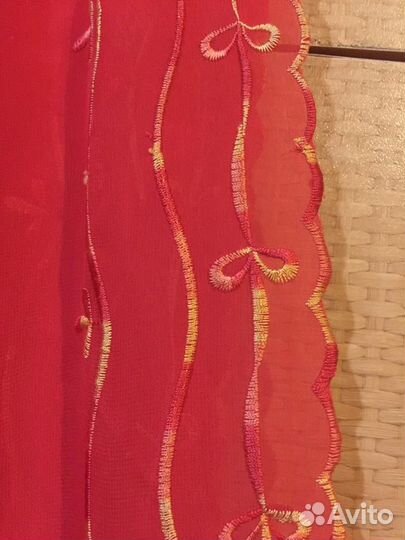 Шарф алый, вышит шёлком. Корея