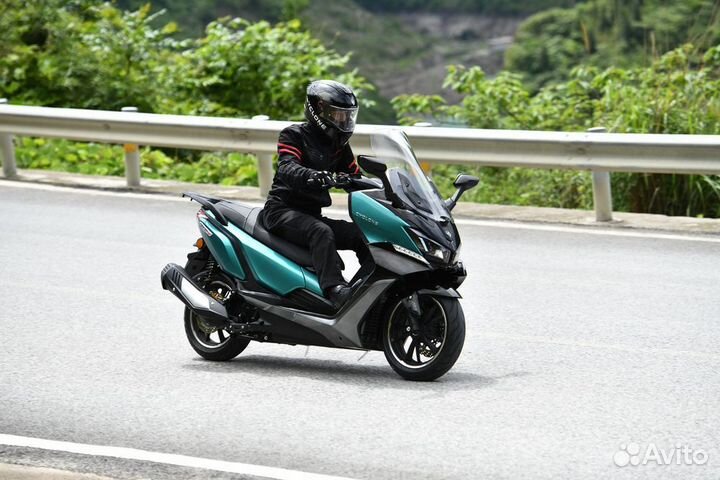 Макси-скутер Cyclone RT3S green новый