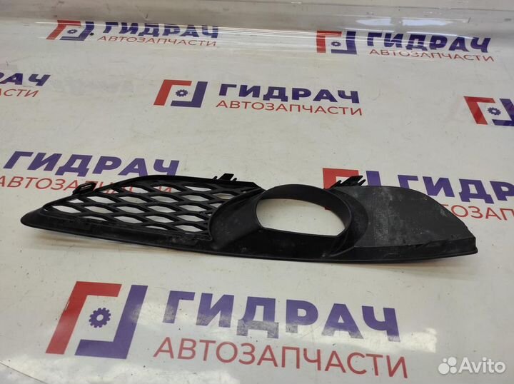 Решетка в бампер левая нижняя Audi Q7 4L0807675C. Дефект