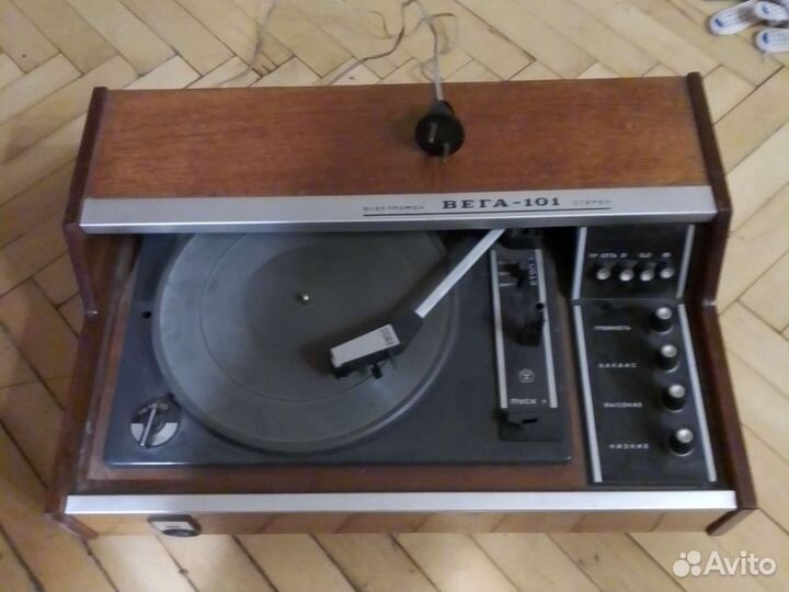Проигрыватель винила Вега 101