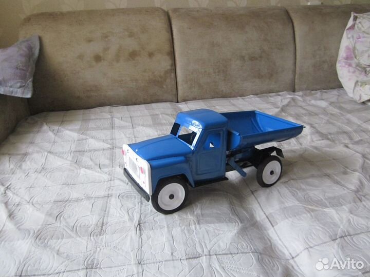 Машина-винтажная 50-х годов. Самосвал лтз