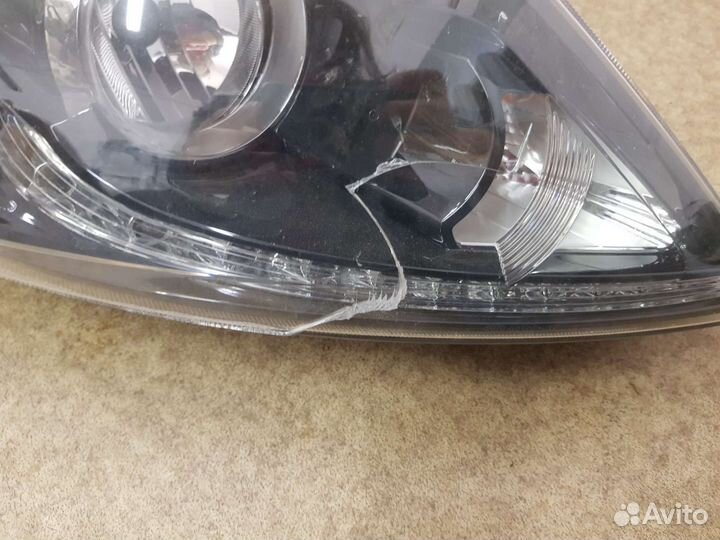 Фара правая kia spotrage 3 оригинал трещ. стекло