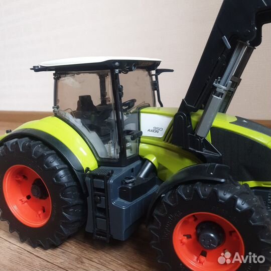 Трактор игрушка