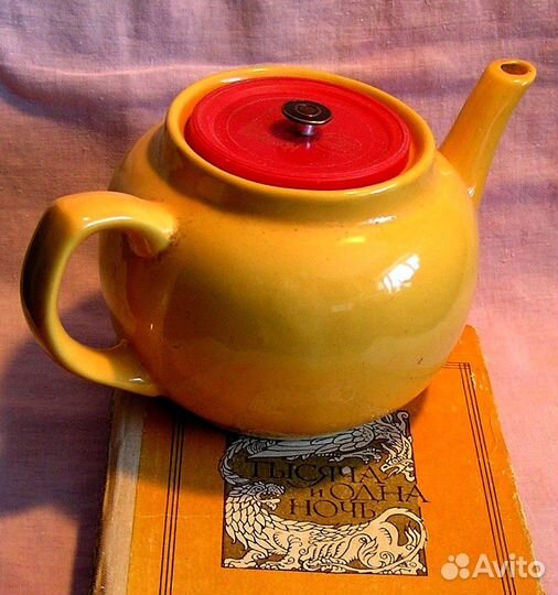 Желтый заварной чайник