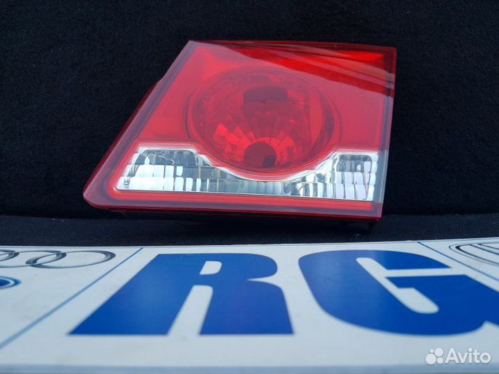 Фонарь крышки багажника правый Chevrolet Cruze