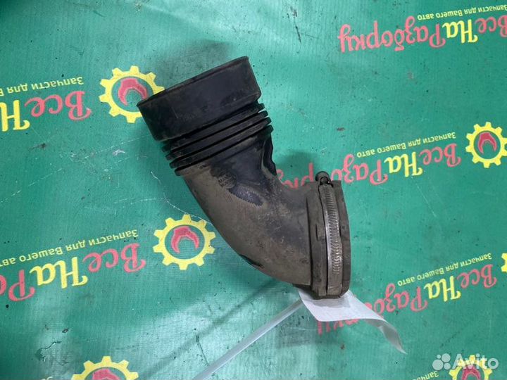 Патрубок воздушного фильтра Peugeot 308 1.6 EP6