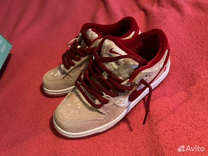 Nike Sb dunk low strange love