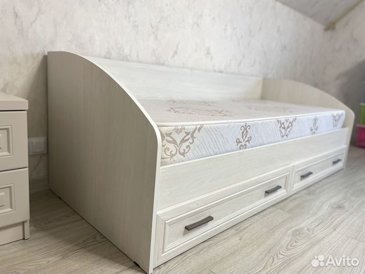 Продам кровать 90 на 200