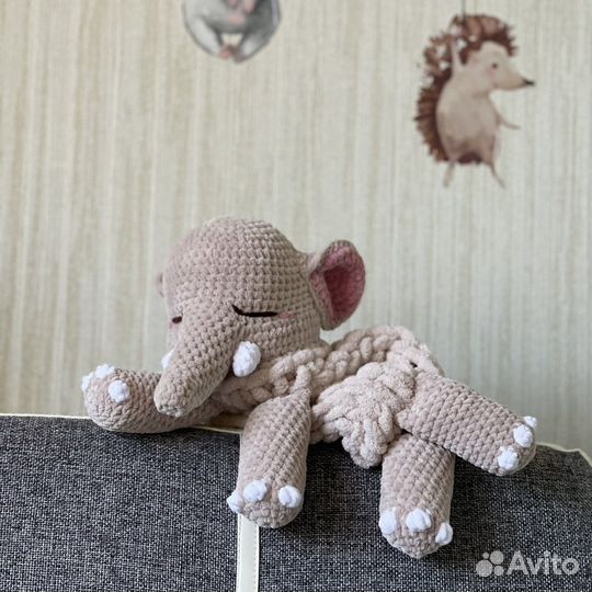 Вязаная игрушка Слон пижамница