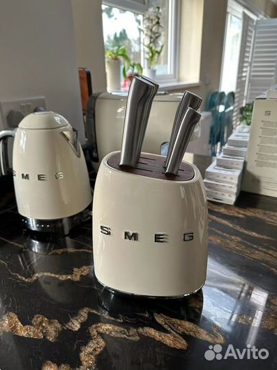 Набор ножей smeg 6 шт с подставкой белый