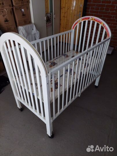Детская кроватка без маятника