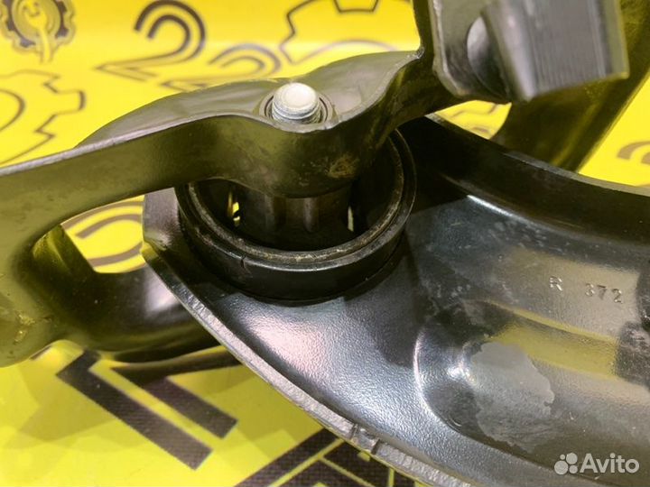 Рычаг продольный задний правый Volkswagen Tiguan