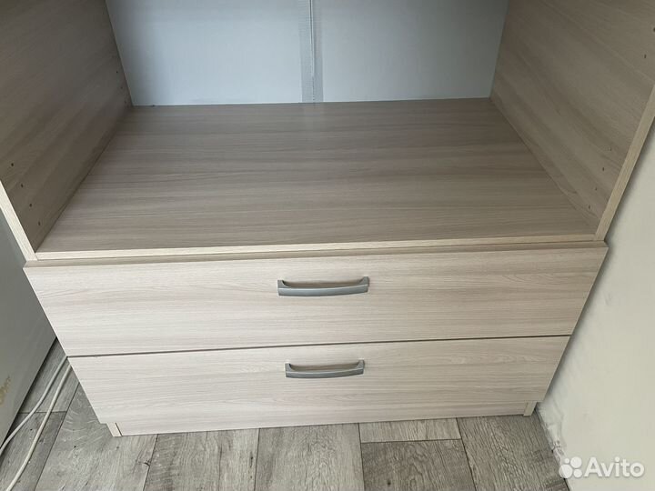 Стеллаж с полками и ящиками