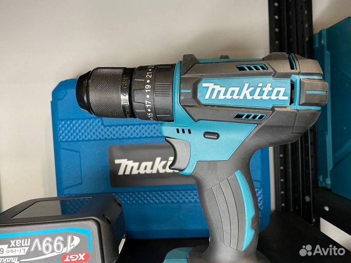 Дрель-Шуруповерт Makita 18V с двумя АКБ