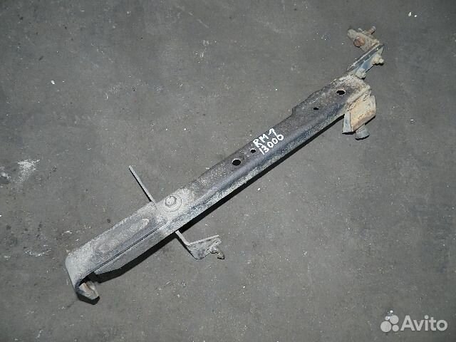 Кронштейн спойлера бака передний лев. Renault Magn