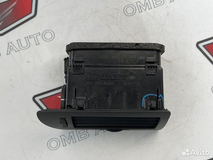 Дефлектор в торпедо левый Опель Астра Н