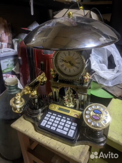 Ретро стиль. городской телефон/лампа/часы