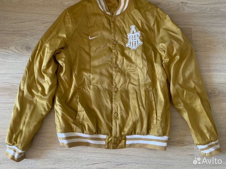 Куртка бомбер