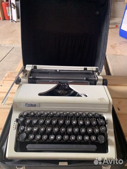 Печатная пишущая машинка Erika