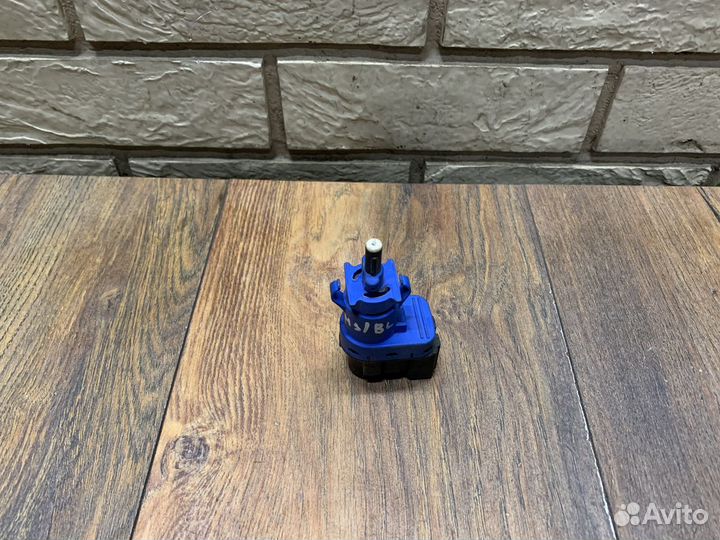 Mazda 3 BL 2009-2013 Датчик включения стоп сигнала