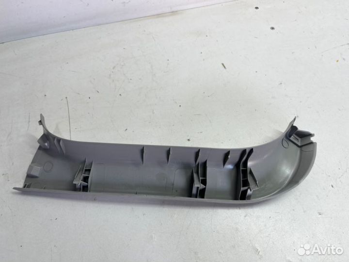 Накладка стойки двери багажника задняя правая