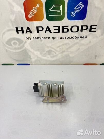 Блок управления топливным насосом Toyota Camry