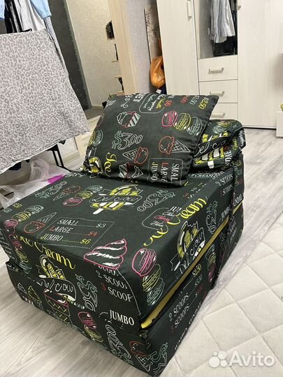 Бескаркасное кресло кровать