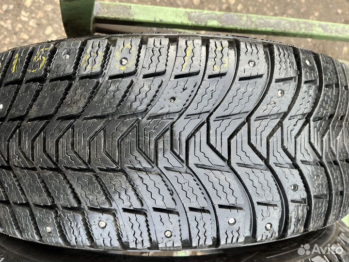 Michelin X-Ice North 3 215/60 R16