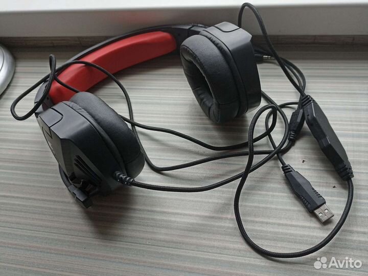 Проводные наушники с микрофоном