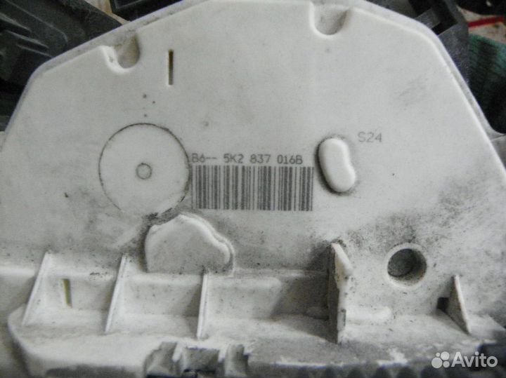 Замок двери передней правой Volkswagen Golf