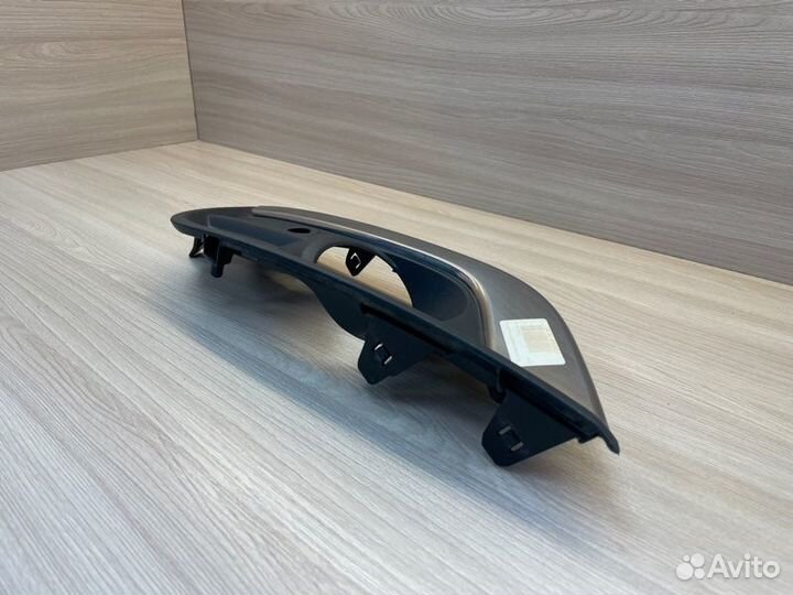 Заглушка противотуманной фары передняя левая