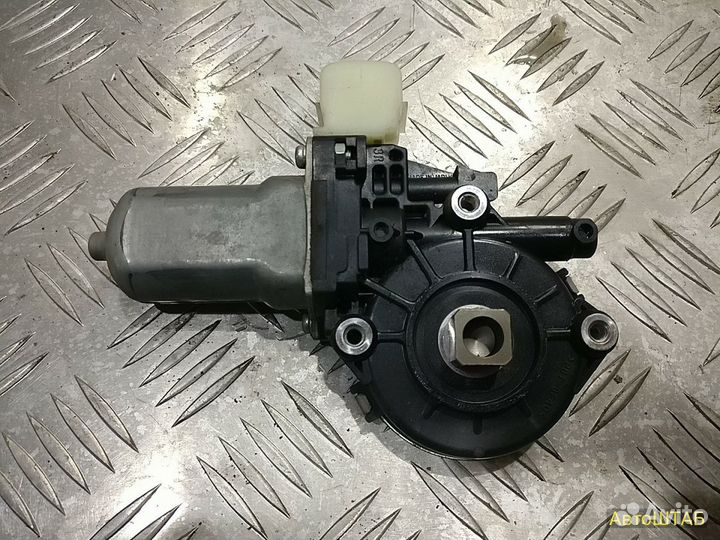 Мотор стеклоподъемника X-Trail (07-14) зад R б/у