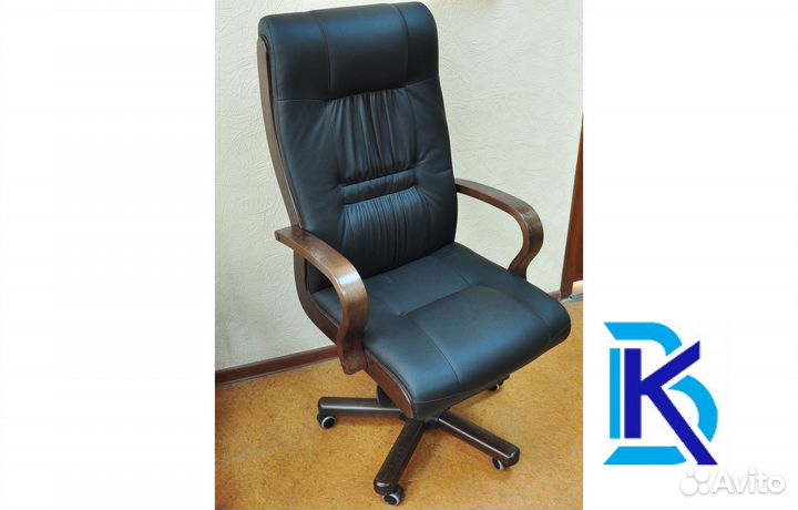 Офисное кресло 