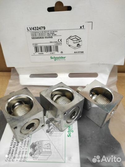 Schneider LV 432479 3 клем.35-300MM2+2 разделит