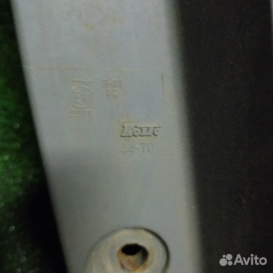 Стоп-сигналы 2шт Toyota Isis ZGM15 Platana 44-70 Z