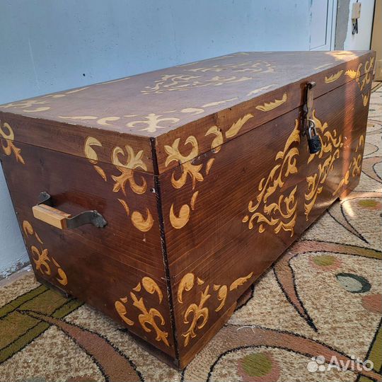 Сундук деревянный