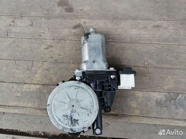 Мотор стеклоподъемника Ниссан х треил