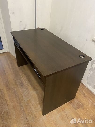 Письменный стол