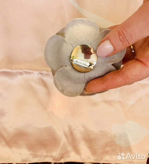 Брошь цветок