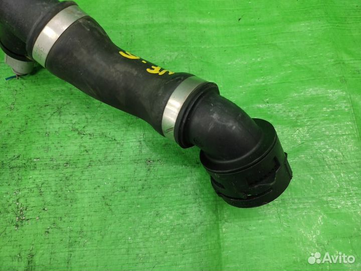 Патрубок радиатора 7P6122051G VW Touareg 2010-2018