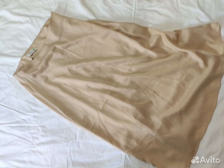 Юбка атласная sela бежевая 44 46 Блузка белая