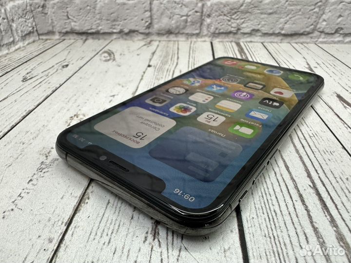 iPhone Xs, 64 ГБ