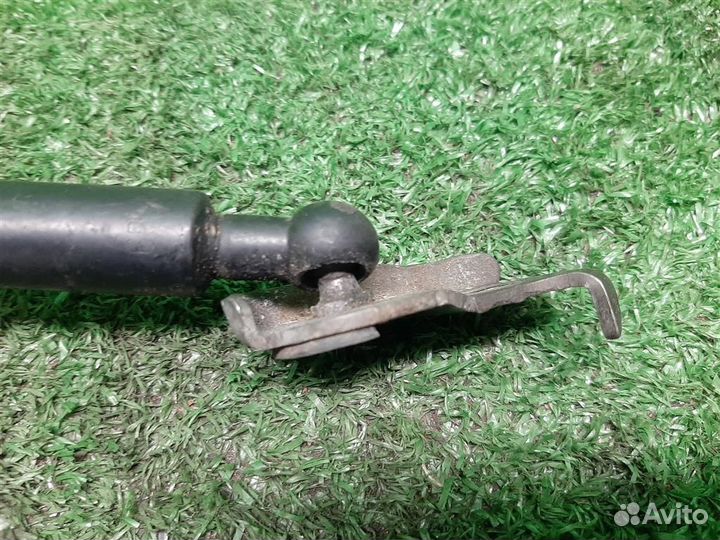 Амортизатор капота Lexus RX300 (MCU35) 2004