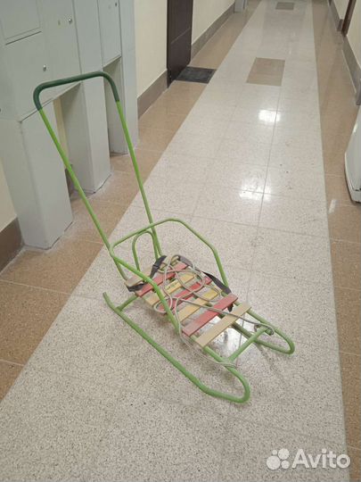 Сани с ручкой