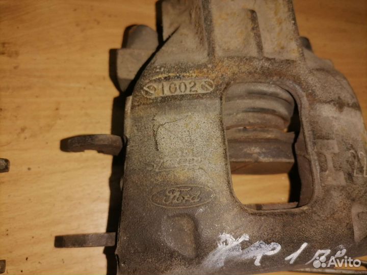 Суппорт передний Ford Focus 1